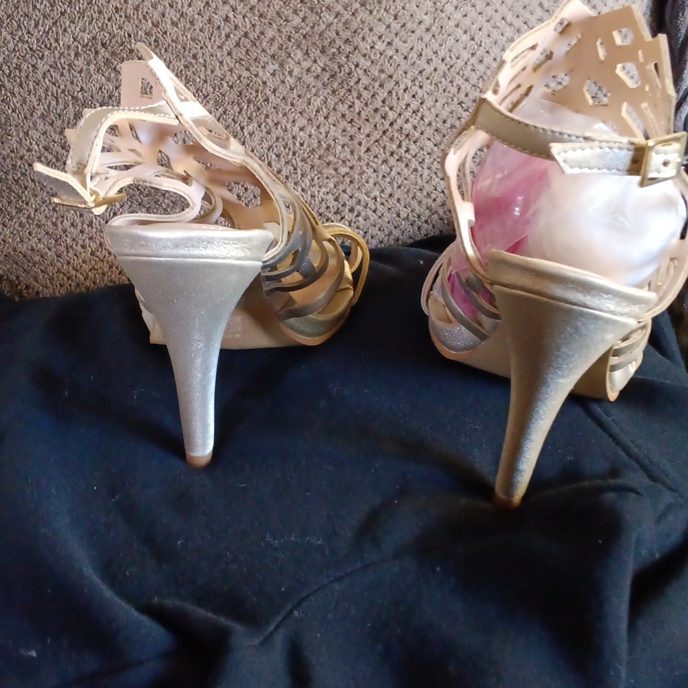 High heels - Picture 3 of 3